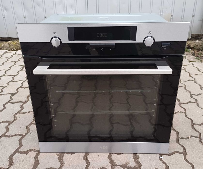 AEG 6000 SteamBake Вбудована Духова шафа духовка BER455120M 71 л пар