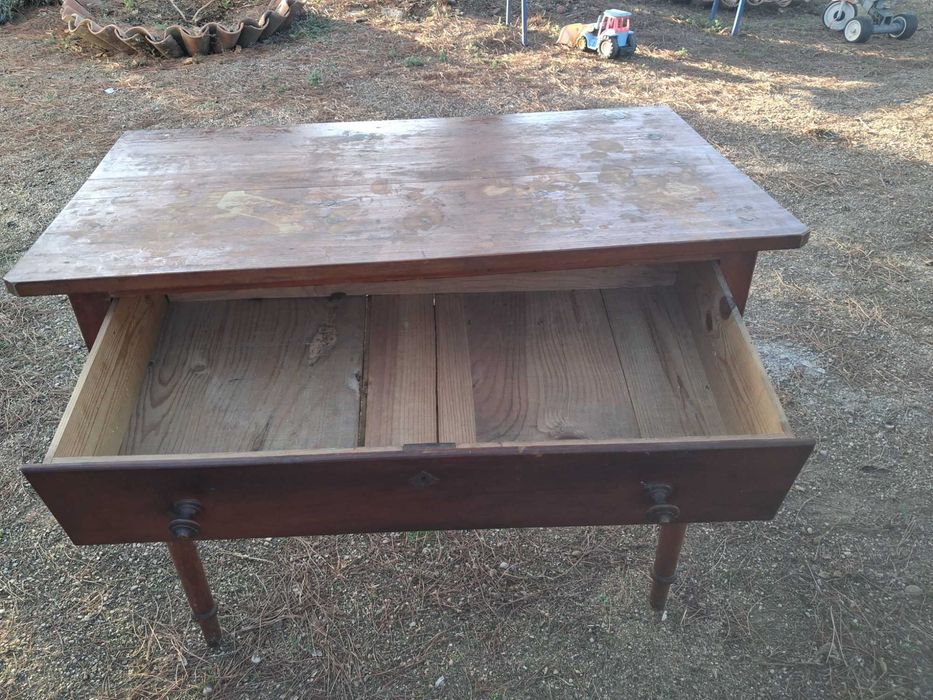 Mesa de apoio ou cozinha  antiga
