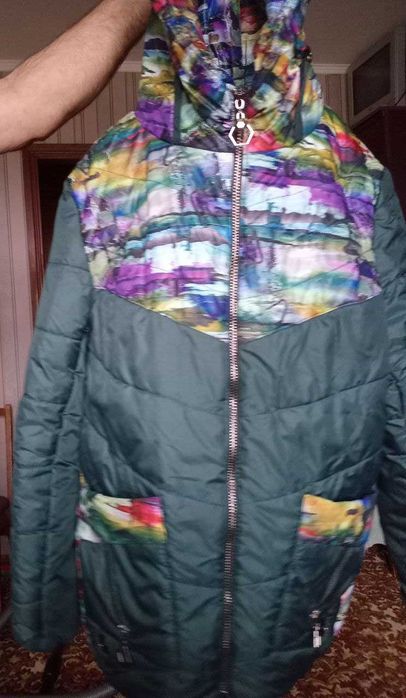 Нова жіноча куртка