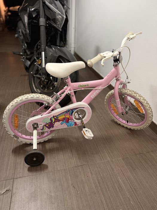 Bicicleta unicórnio, bicicleta de equilíbrio, cadeira de alimentação.