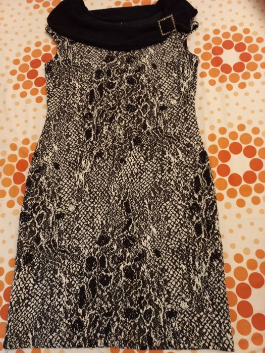 Vestido preto e branco com fivela