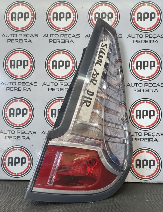 Farolins traseiros Renault Scenic 3 de 2014, esquerdo e direito.