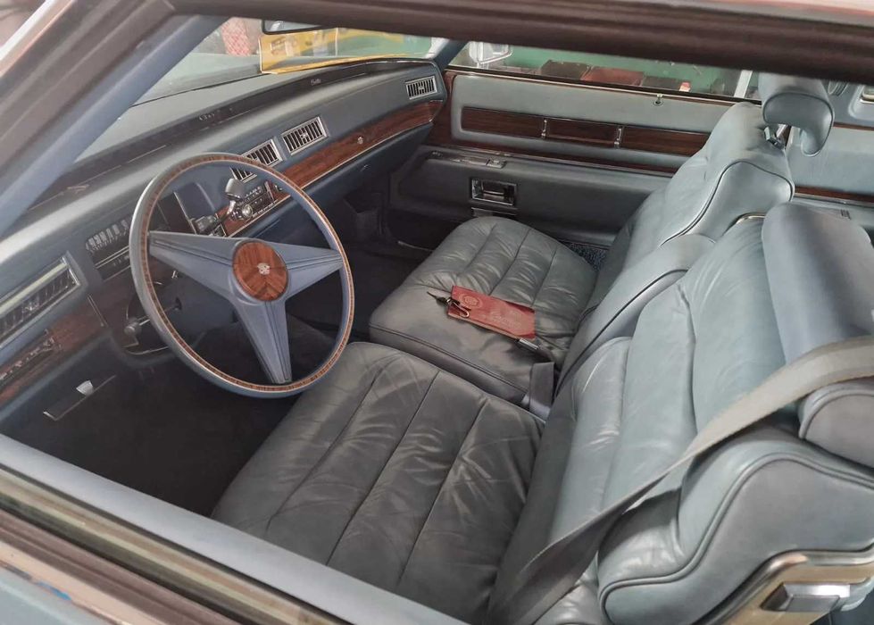 Cadillac  De Ville  1976