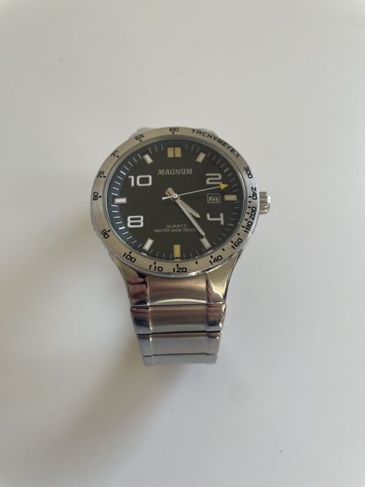 Relógio Magnum - excelente para o dia a dia