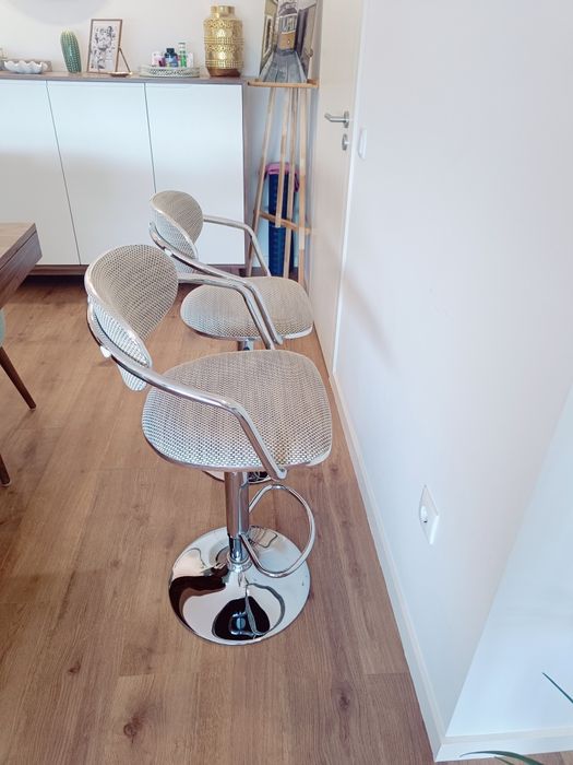 2 bancos altos - O Gato preto