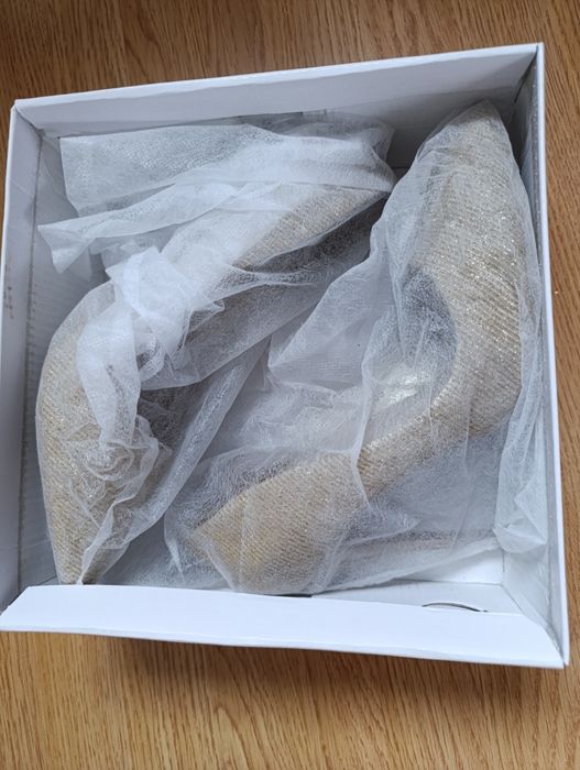 Złote szpilki rozmiar 36