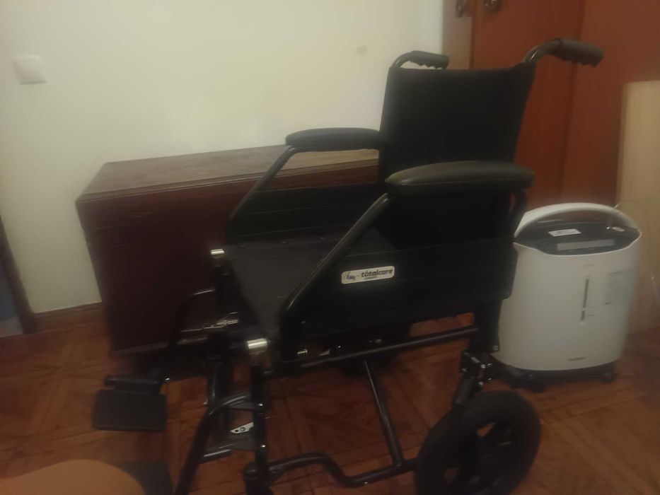 Cadeira de rodas (nova)