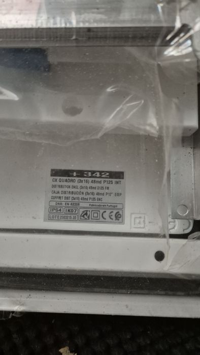 Quadro eléctrico novo ainda com plástico428572089926307845