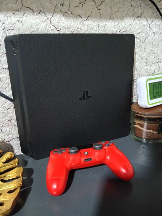Продам игровую приставку ps4  полностью исправна возможна доставка