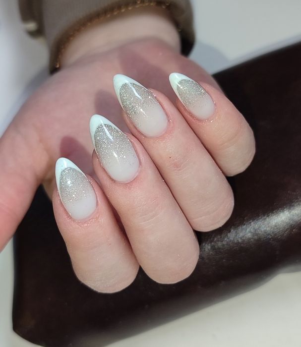 Манікюр (нарощення,гельлак, апаратний манікюр)