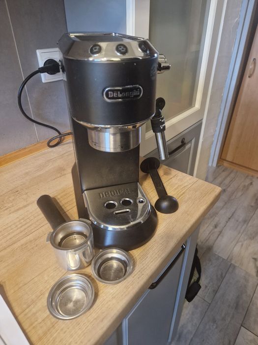 Ekspres kolbowy Delonghi Dedica