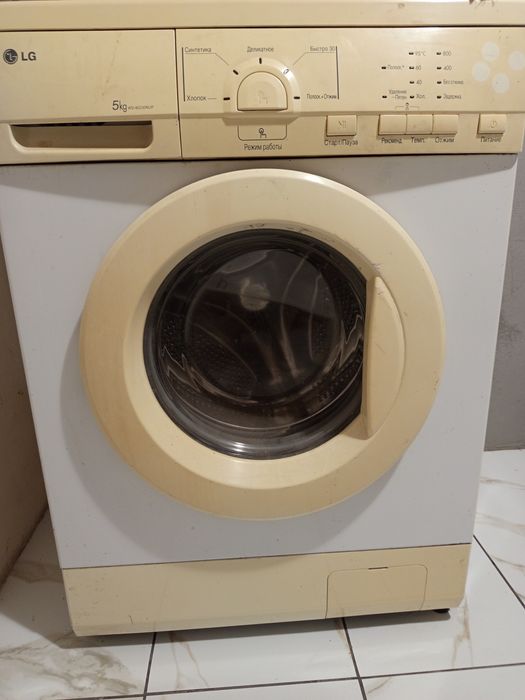 Продам стільці в судовому стані