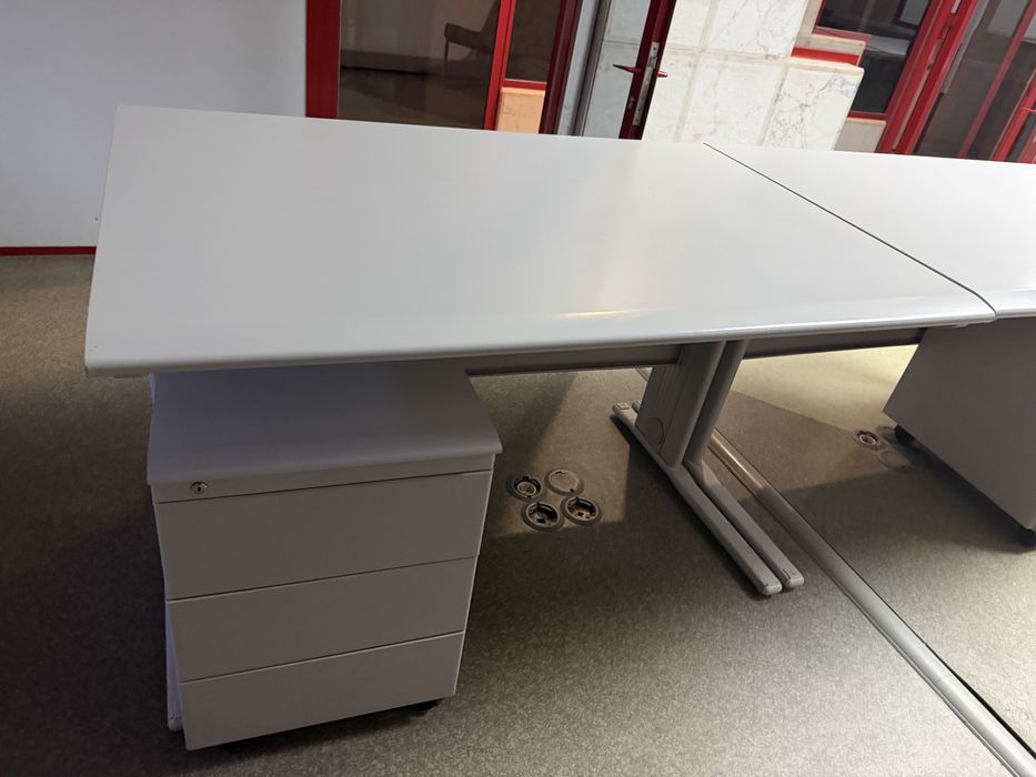 Conjunto de escritório: secretária + cadeira  + caixote do lixo