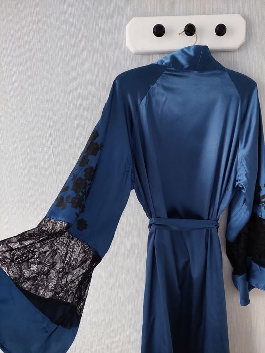 Piękny satynowo koronkowy szlafrok M