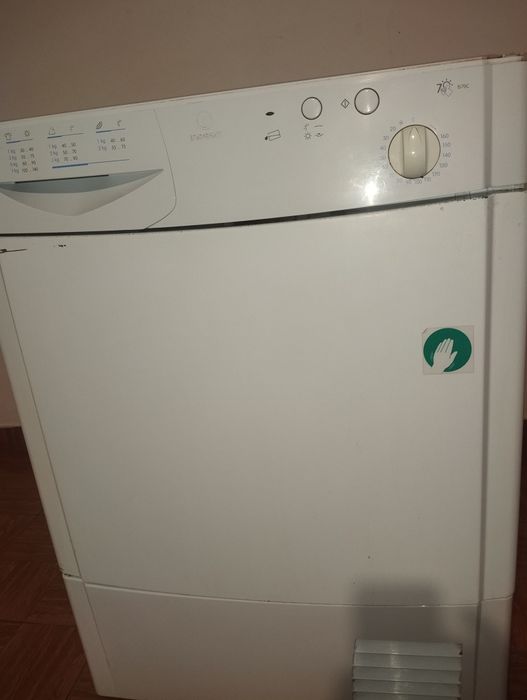Máquina De Secar Roupa - Indesit IS70C