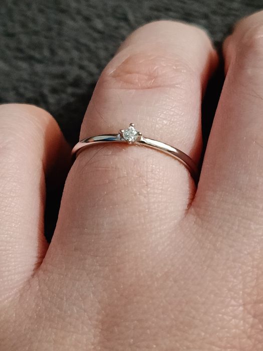 Piękny nowy pierścionek z prawdziwym moissanitem 2mm - srebro 925