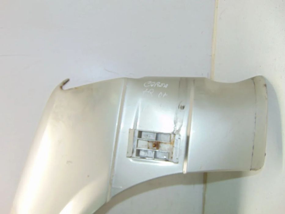Opel Corsa A TR guarda lamas
