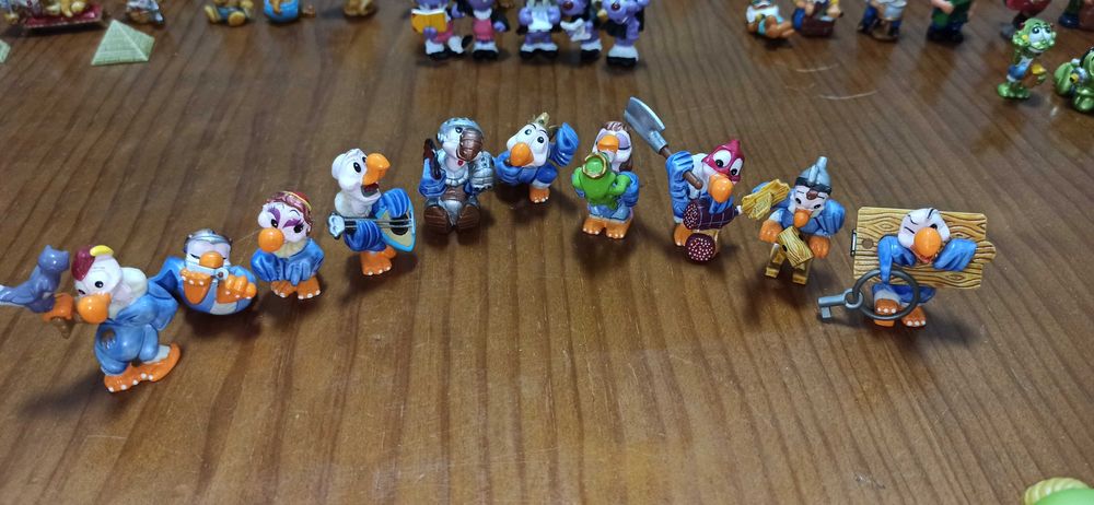 Bonecos coleções ovos kinder