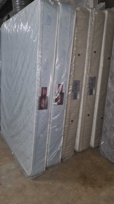 Colchões de molas  e estrados