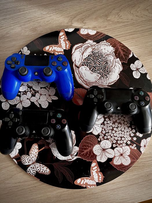 Zestaw: Play Station 4 PS4 Slim + 3 pady + ładowarka