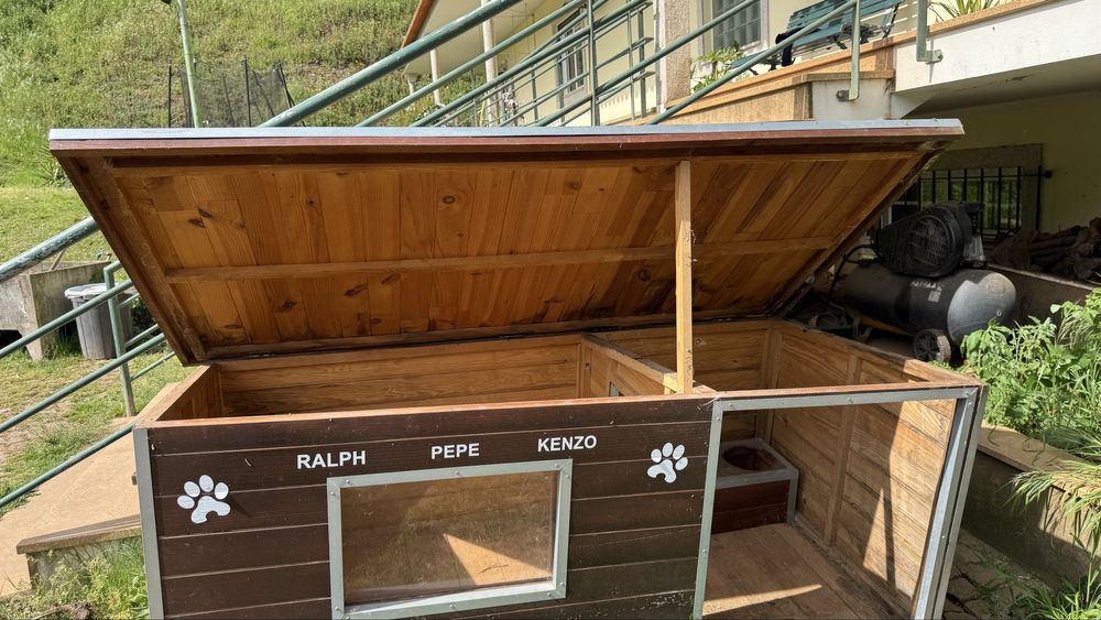 Casota em madeira para cães