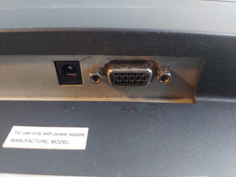 Monitor LCD com 17 polegadas64584769183873124