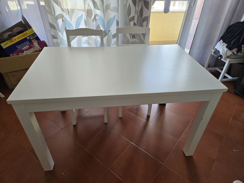 Vendo mesa e 4 cadeiras