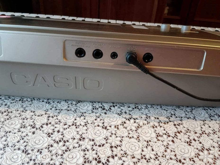 Синтезатор касіо LK 270