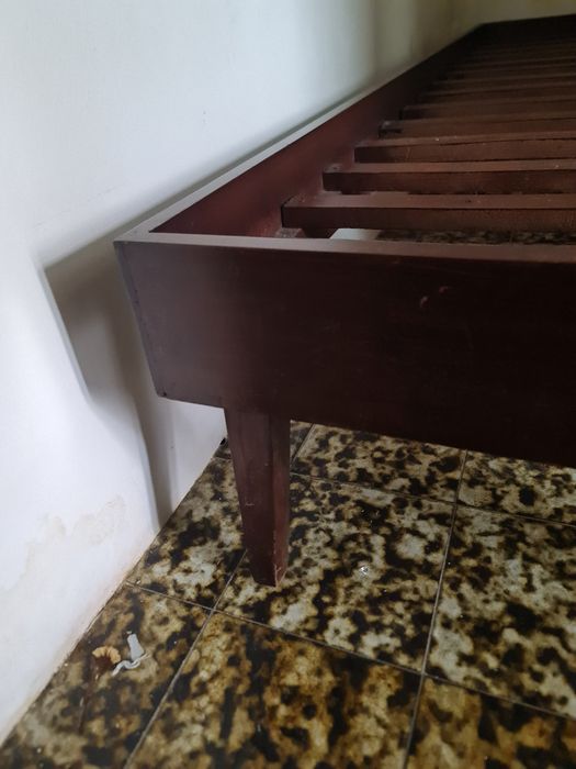 Cama de madeira solteiro