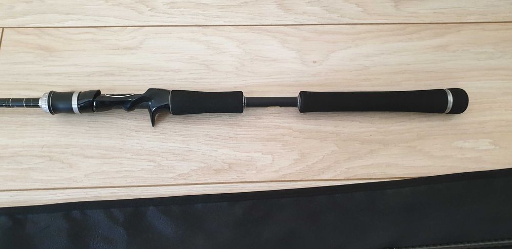 Кастинговый спиннинг Shimano Exsence B804M/R