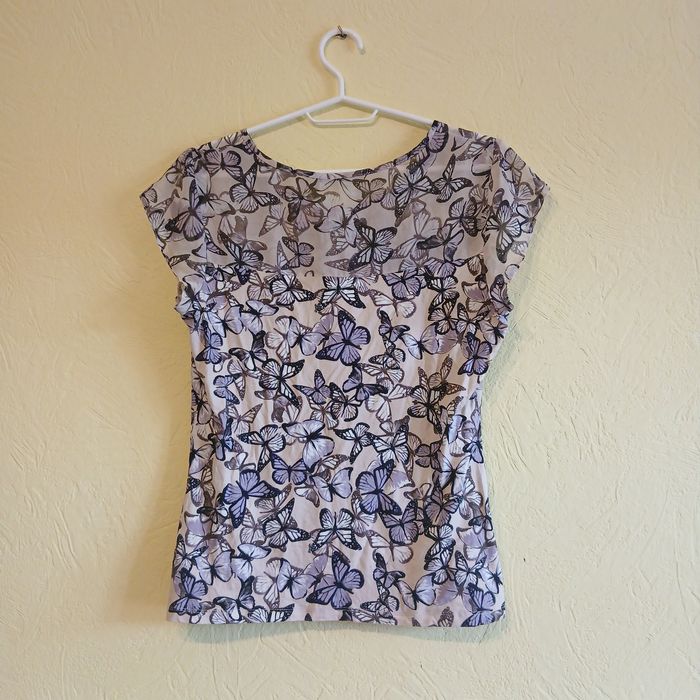 bluzka M&CO L motyw motyli basic casual vintage fioletowo-biała/kremow