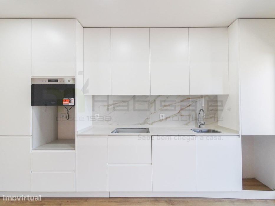 Apartamento T3 com varanda e barbecue | Paradela, Santo António dos...