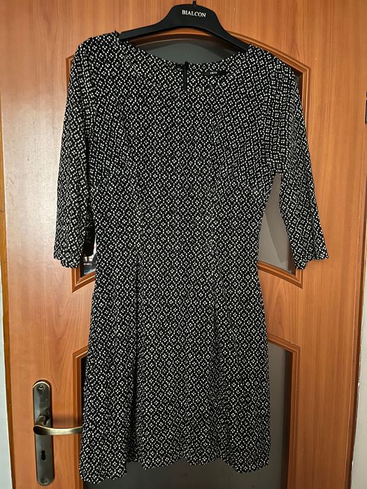 Sukienka w biały wzór r.38