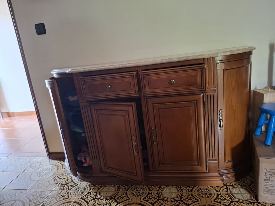 2 Aparadores e um móvel