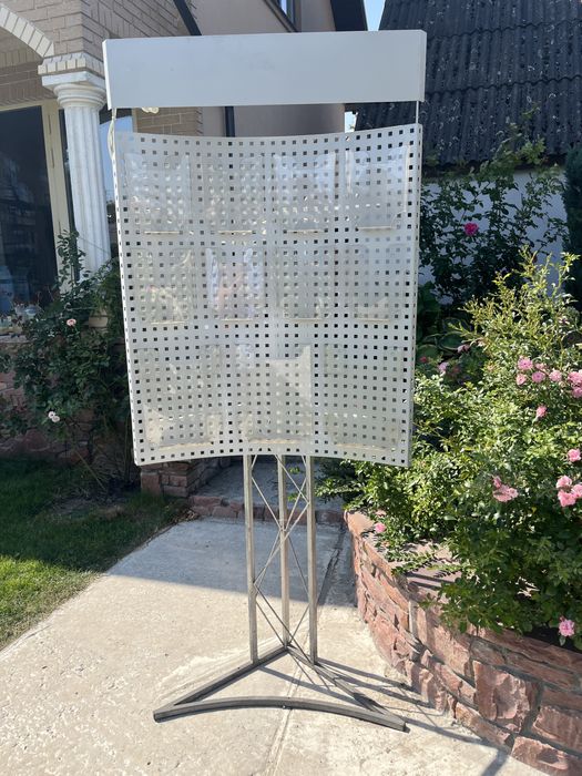 Кутовий стенд з підсвіткою