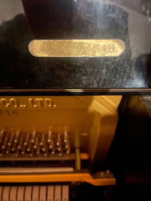 Excelente piano Yamaha UX-3 feito à mão