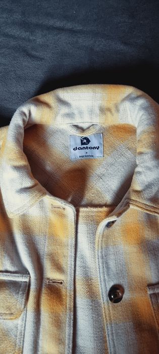 Koszula w kratę ciepła.