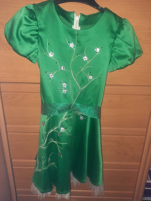 Платье Весна для утренника есть ободок к нему