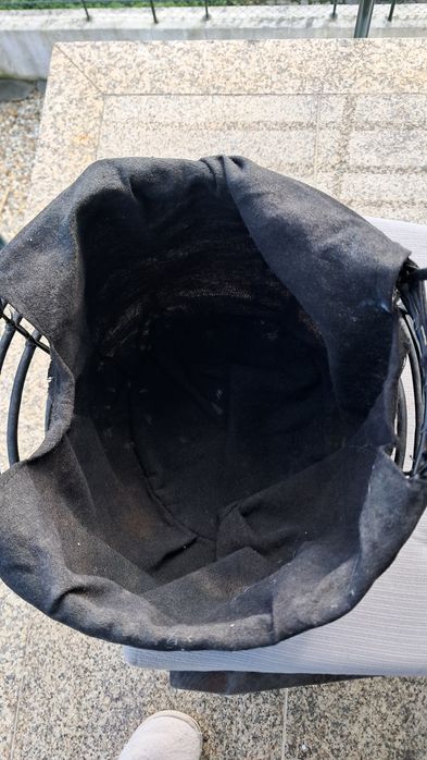 Cesto em verga preto revestido com tecido preto