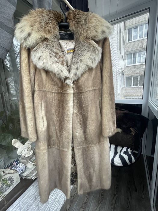 Продам норкрвую шубу,капюшон кобра,мех рысь,44-46р.