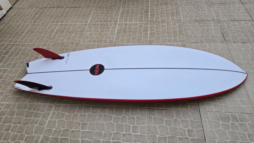 Prancha JS Red Baron 5,9 como nova com quilhas incluídas