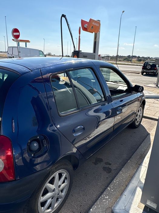 Carro renault clio