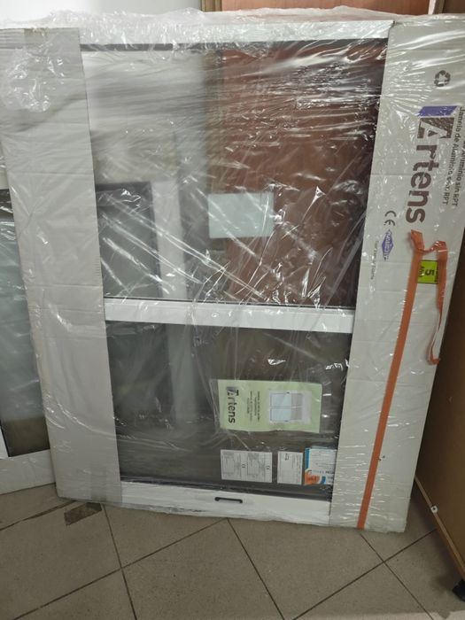 2 janelas de PVC 100x120 vidros duplos.