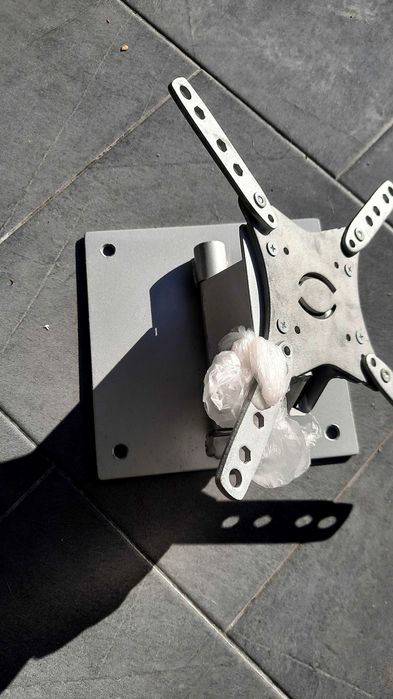 Suporte em ferro para TV