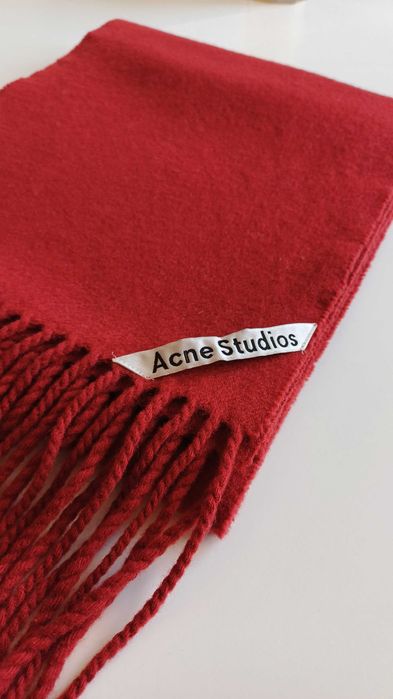 Długi czerwony szalik z wełny Acne Studios