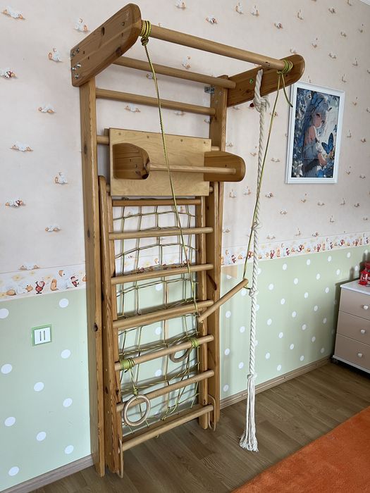 Шведська стінка. Дитячий спортивний комплекс