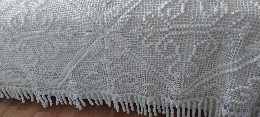 Vendo Colcha de renda