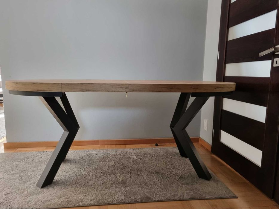 Stół okrągły z nogami metalowymi typu X