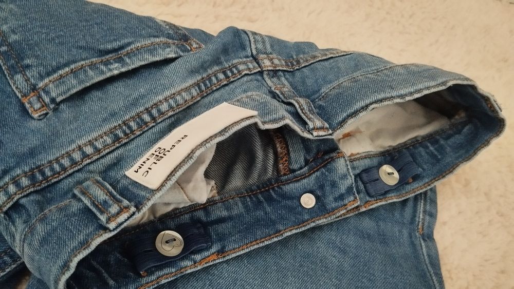 Spodnie jeans z dziurami