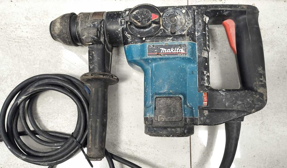 Młot udarowy  Makita HR3000C